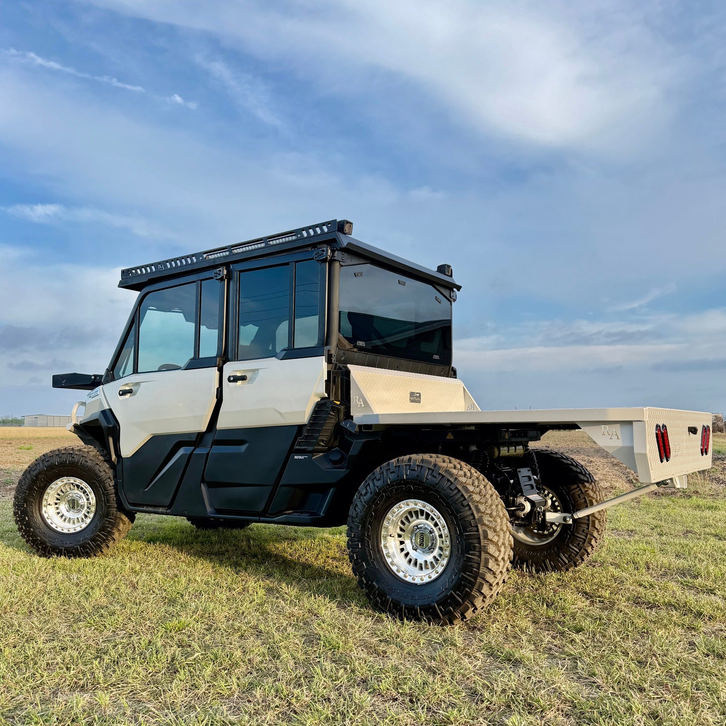 Color-matched hybrid white flatbed for Can-Am Defender HD11 (2026 and newer)