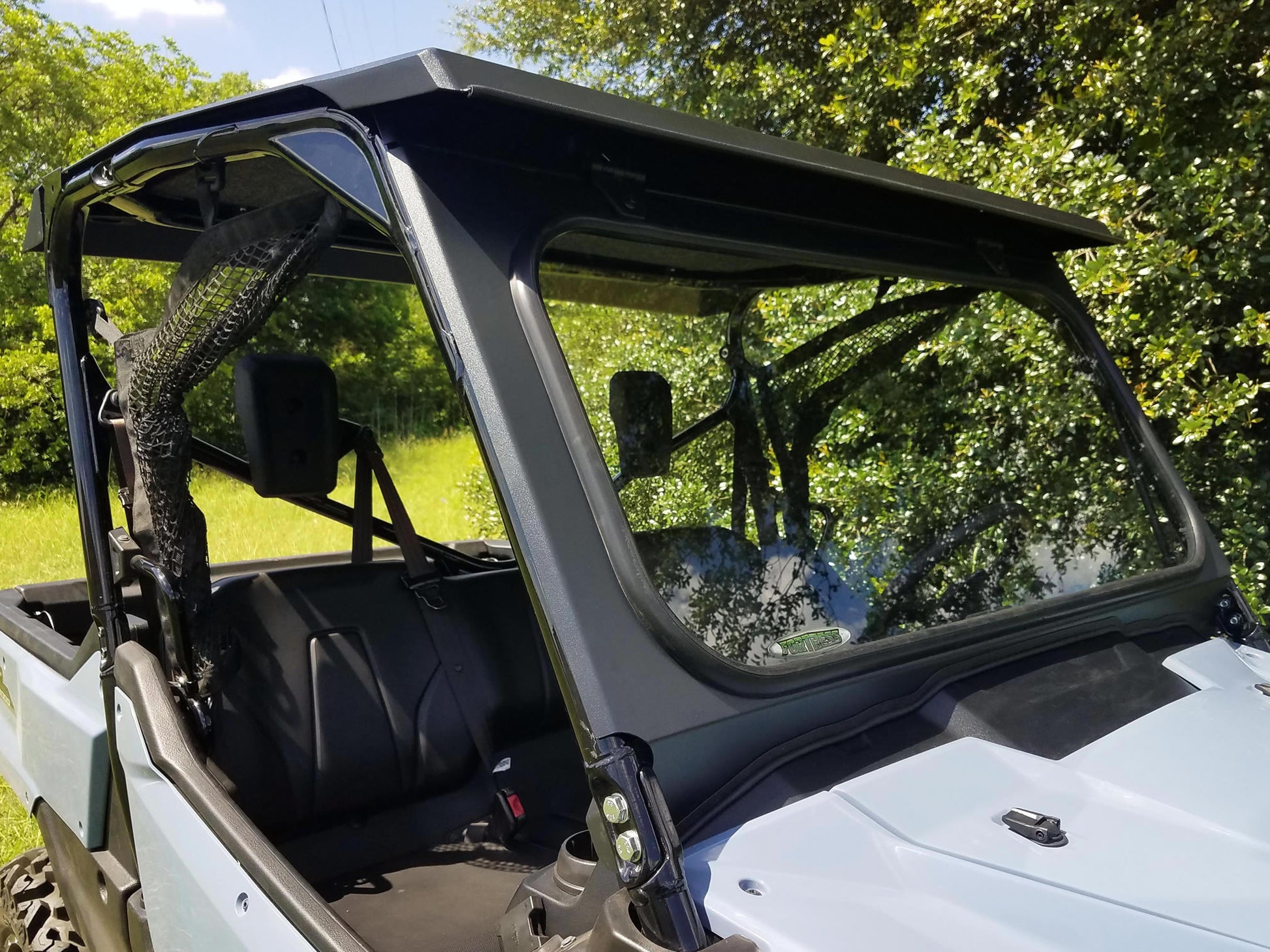 Tip Out Windshield – Pioneer 1000