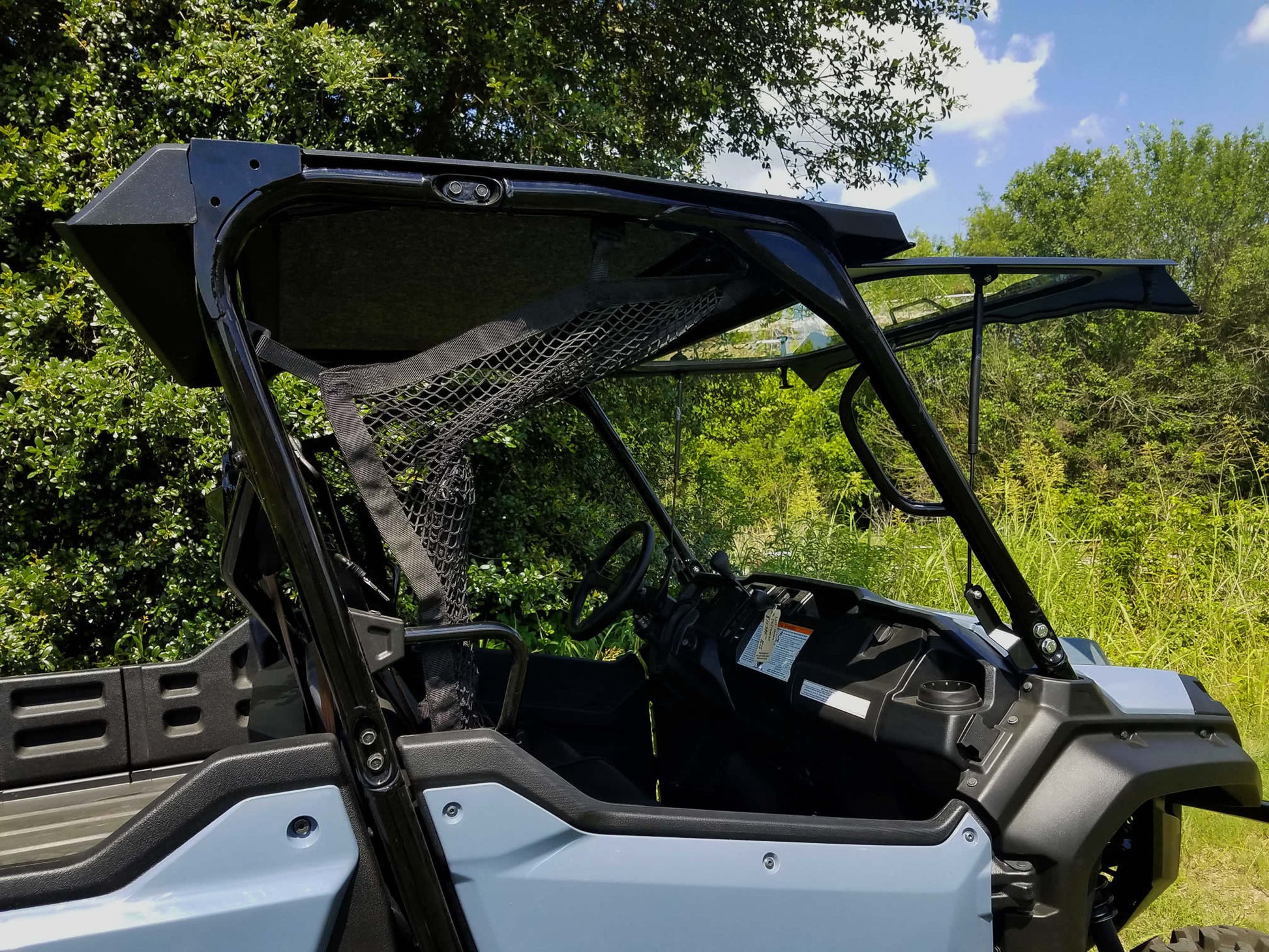 Tip Out Windshield – Pioneer 1000
